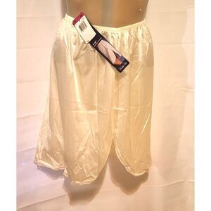 New With Tags Vanity Fair Ivory Slip Sz M 20" Nylon